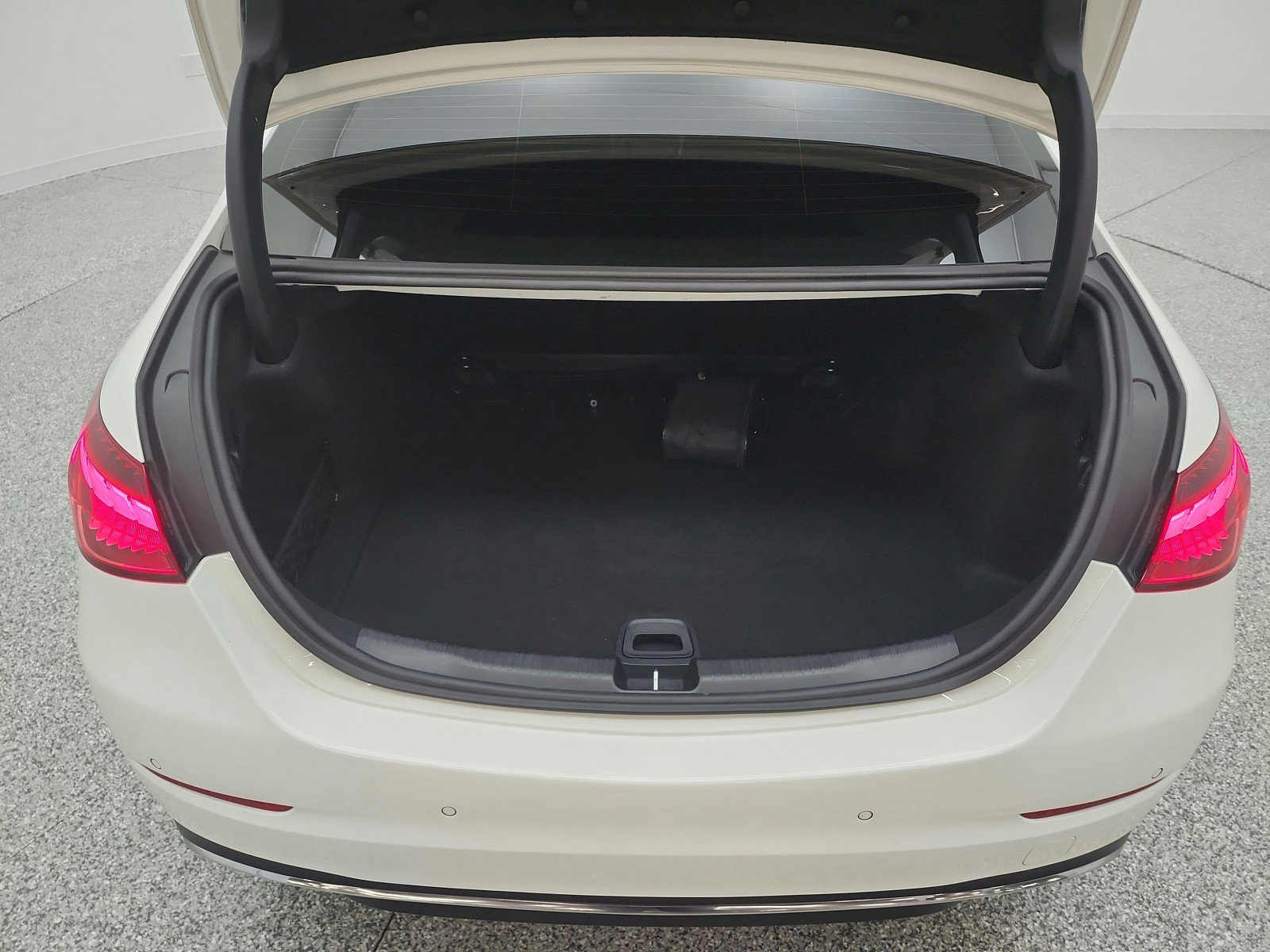 Used 2024 Mercedes-Benz C 300 Sedan image 23