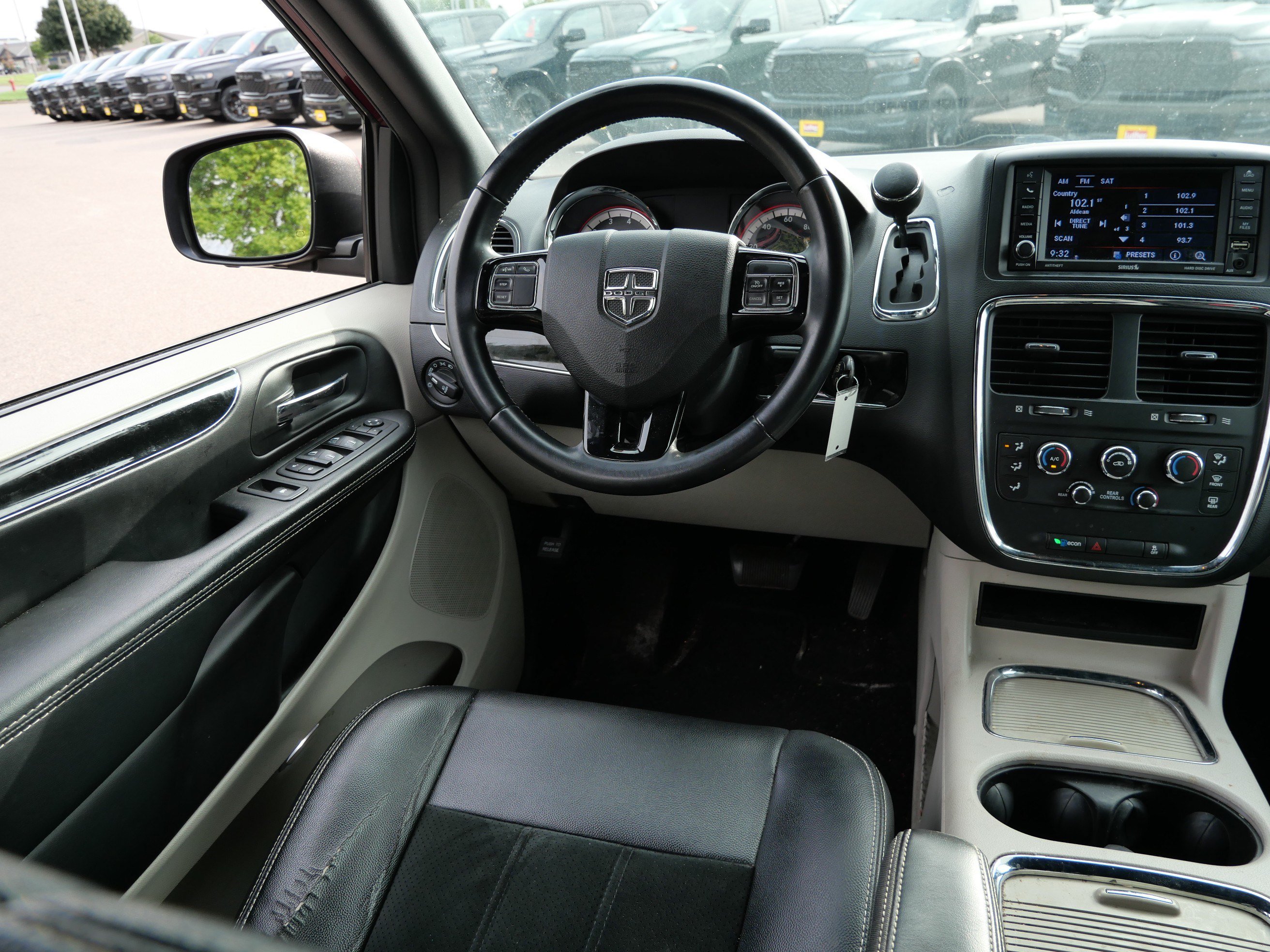 Used 2018 Dodge Grand Caravan SXT FWD image 9