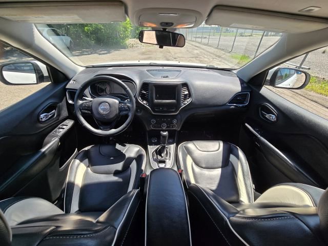Used 2019 Jeep Cherokee Latitude Plus AWD/4WD image 19
