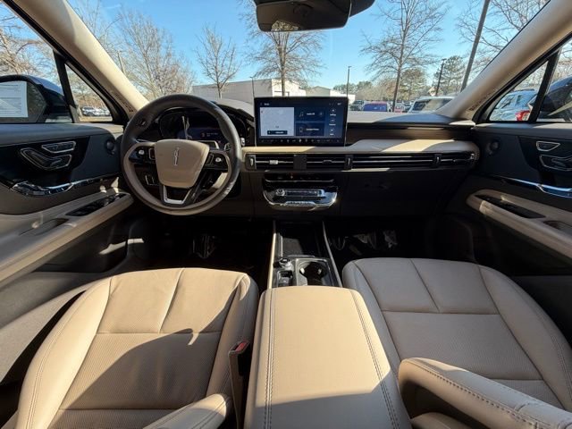 Used 2023 Lincoln Corsair Reserve w/ Equipment Group 202A image 9