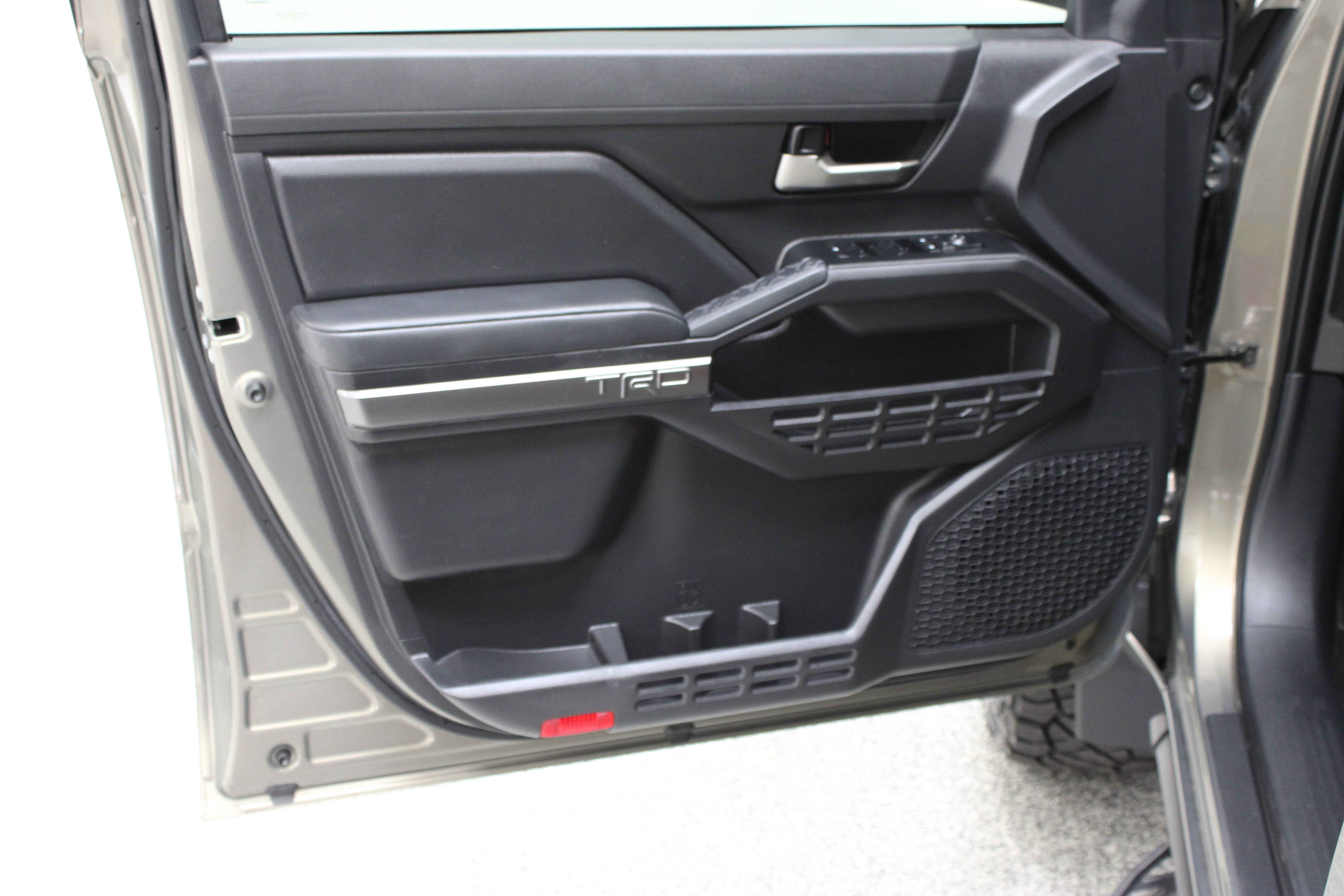 Used 2024 Toyota Tacoma TRD Sport AWD/4WD image 12