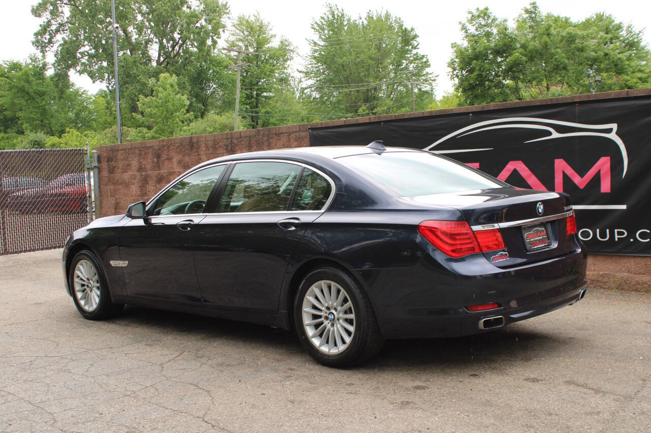 Used 2011 BMW 750Li xDrive image 3