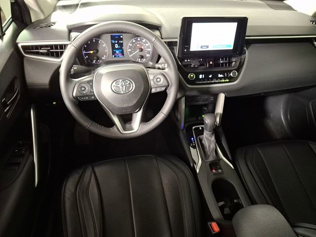 Used 2024 Toyota Corolla Cross LE image 2