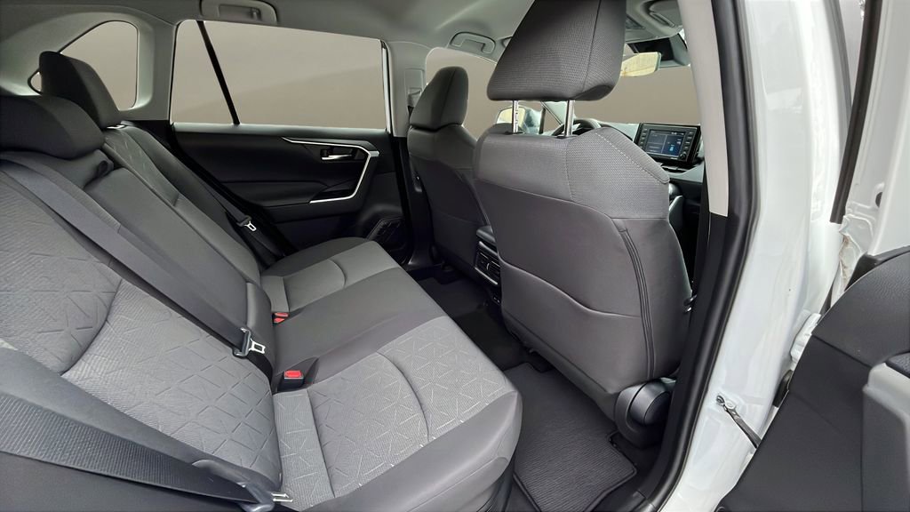 Used 2022 Toyota RAV4 XLE w/ Carpet Mat Package (TMS) image 15