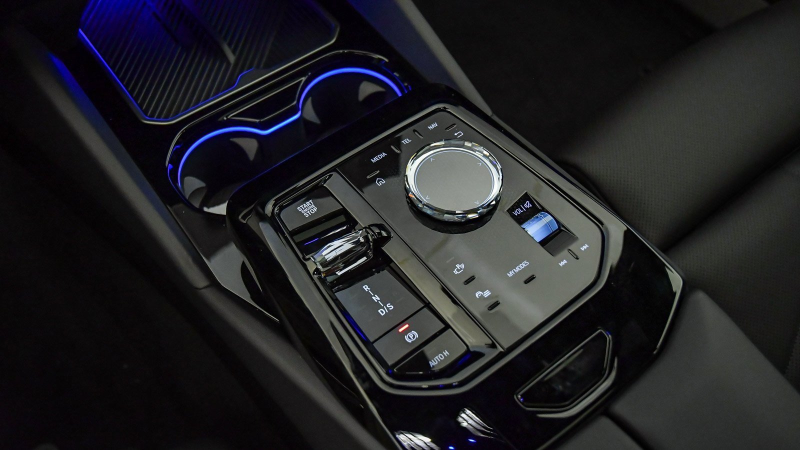 New 2026 BMW 550e xDrive w/ Executive Package image 25