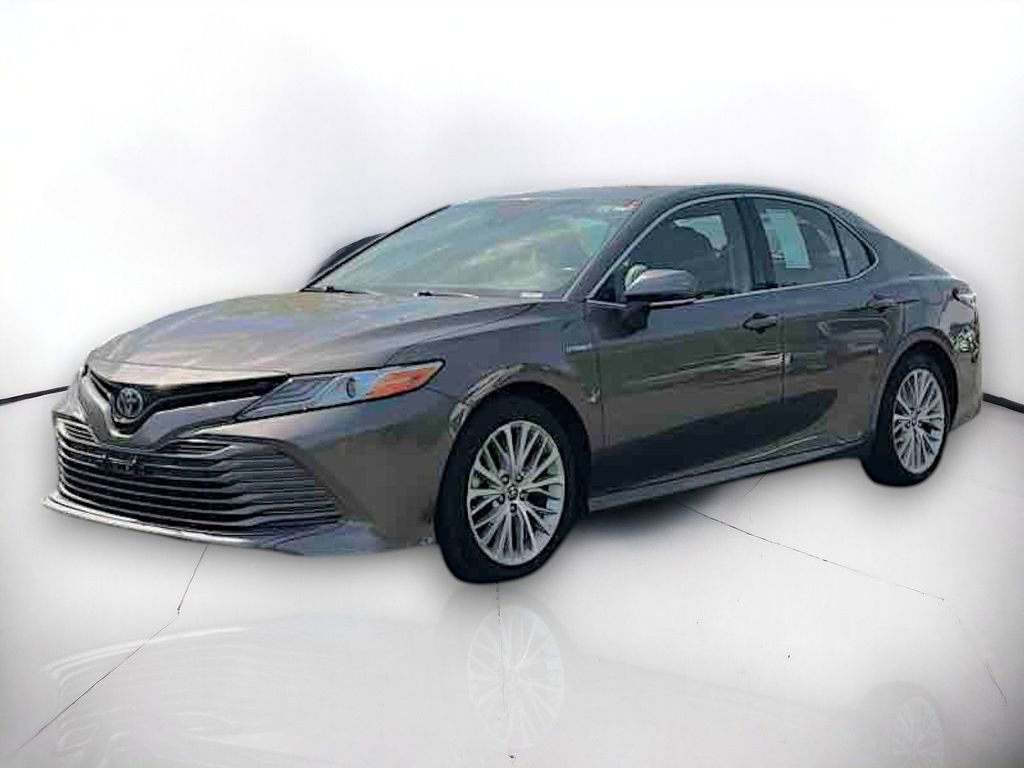 Used 2020 Toyota Camry XLE w/ Sunroof Package image 2
