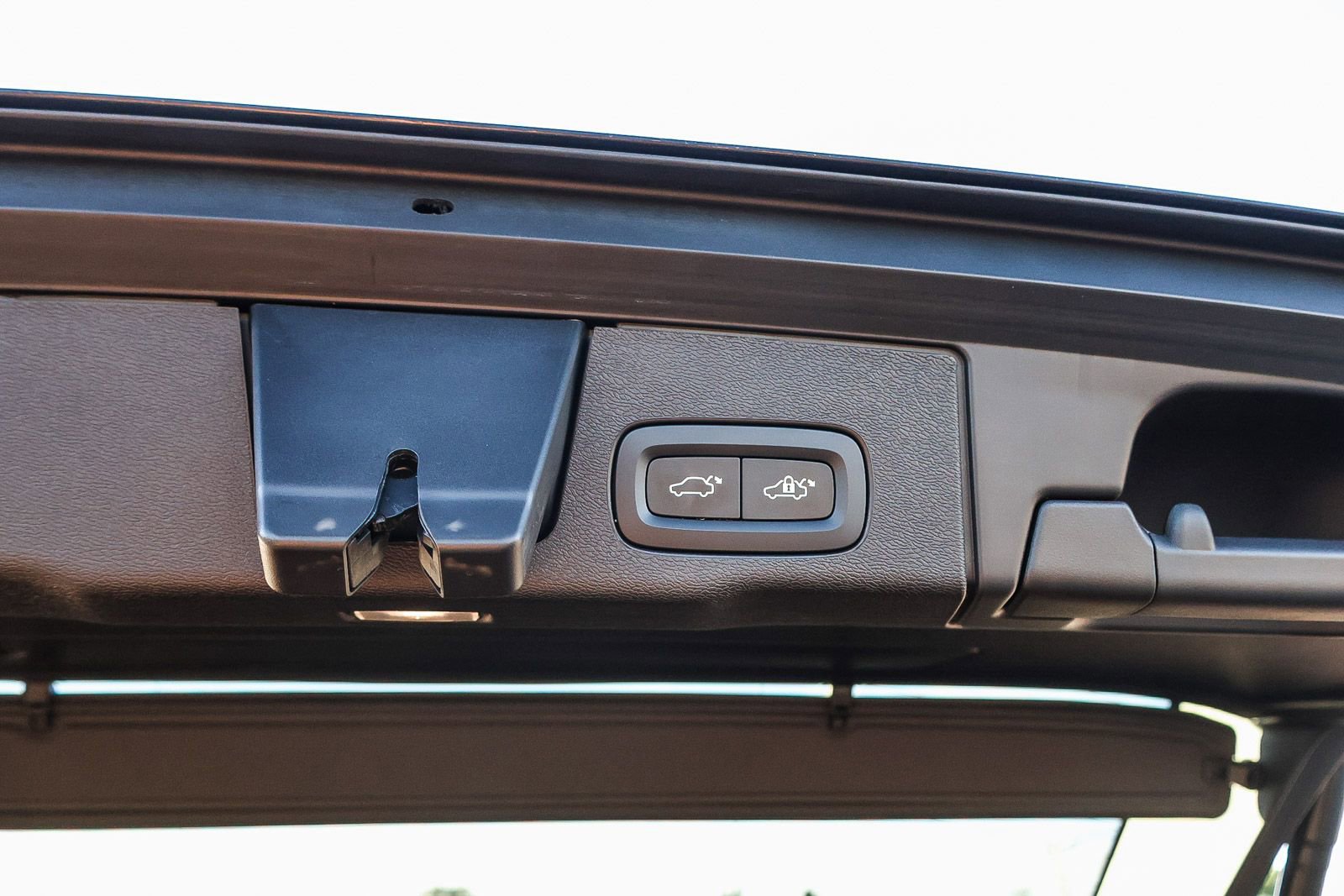 Used 2023 Volvo XC60 T8 Ultimate w/ Climate Package image 28