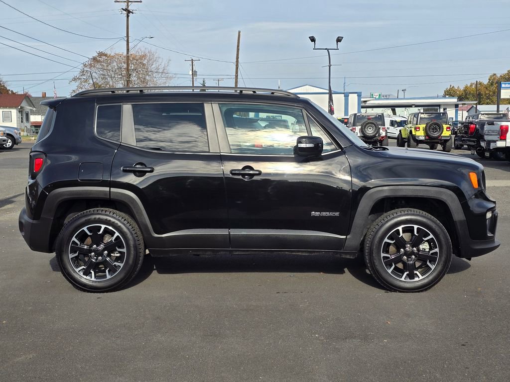 Used 2023 Jeep Renegade Latitude AWD/4WD image 6