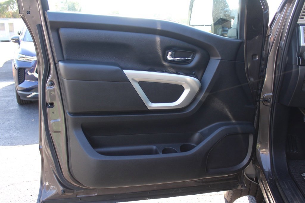 Used 2019 Nissan Titan SV w/ SV Convenience Package image 19