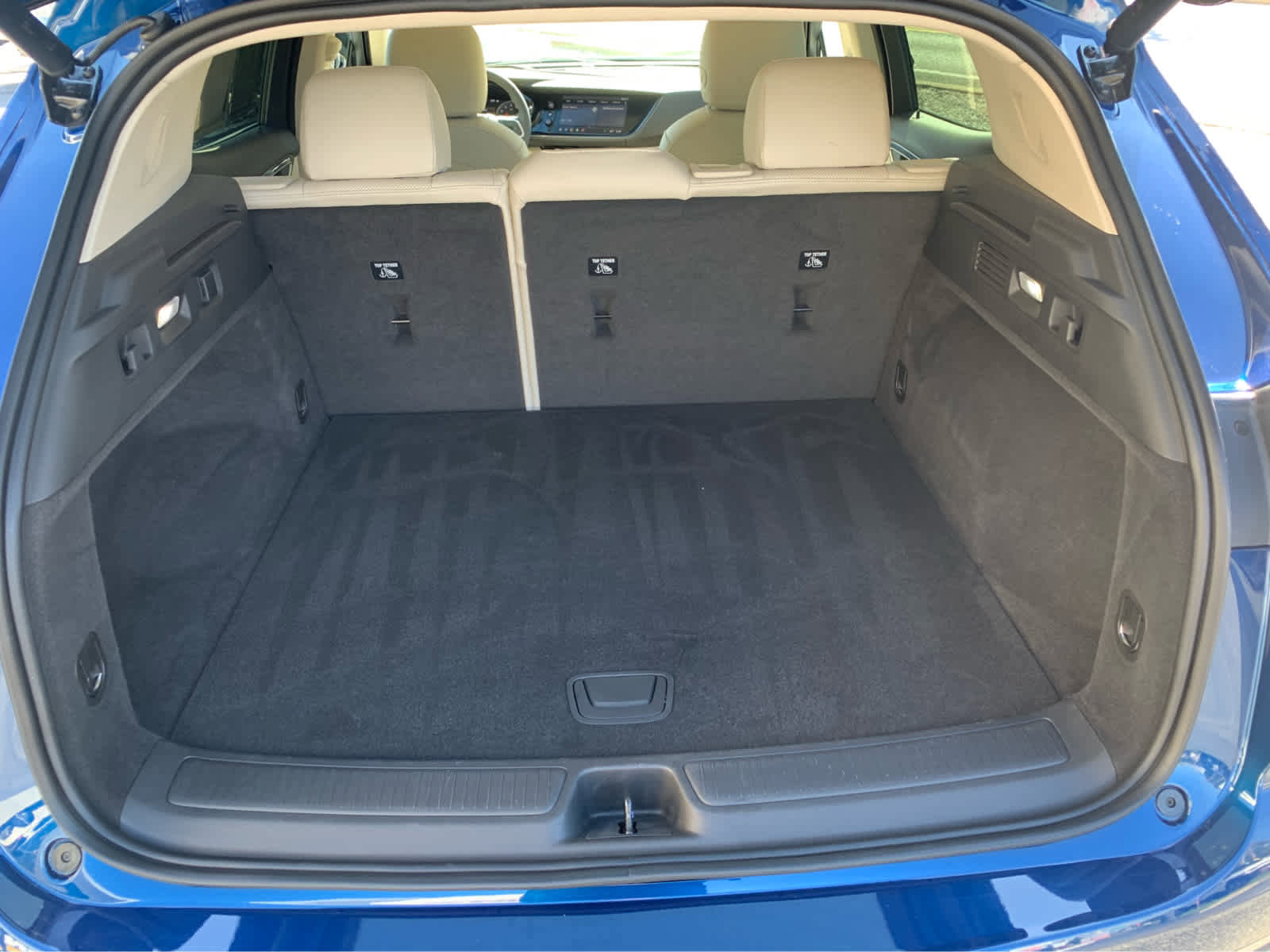 Used 2022 Buick Envision Essence w/ Safety Package image 5