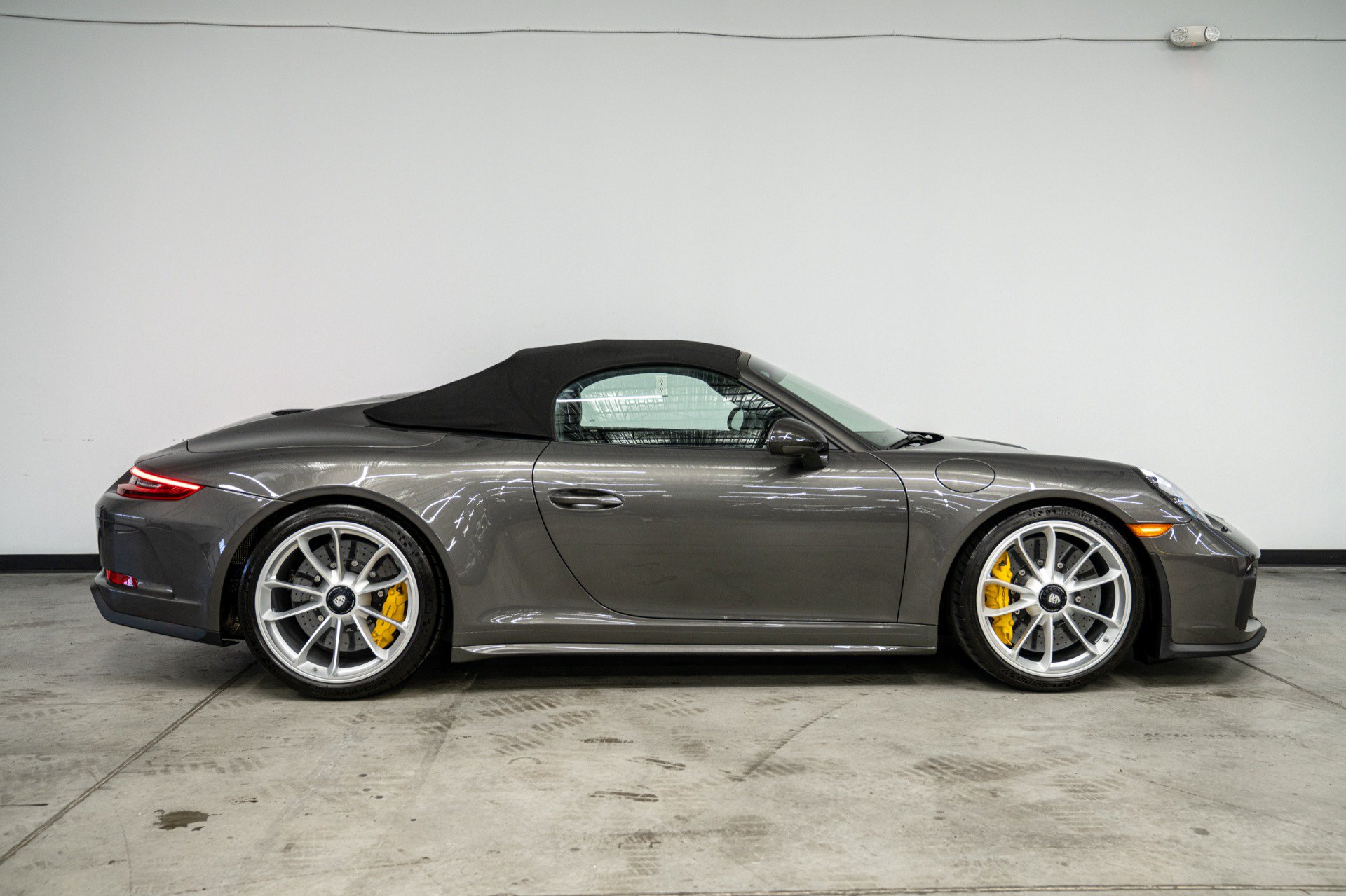 Used 2019 Porsche 911 Speedster RWD image 17