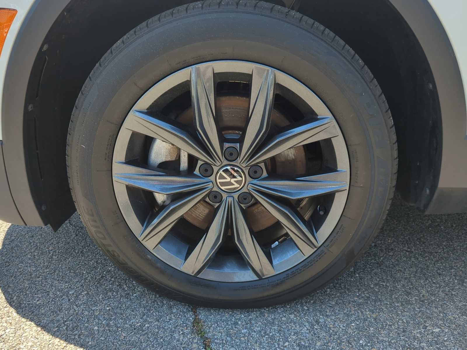 Used 2023 Volkswagen Tiguan SE AWD/4WD image 10