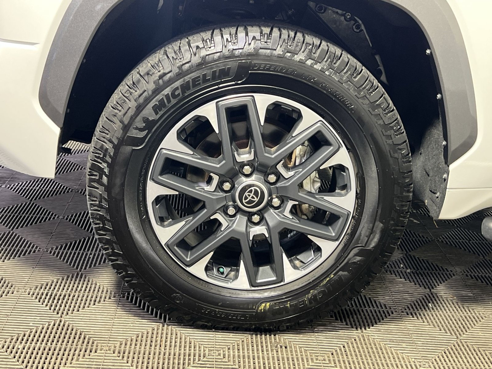 Used 2023 Toyota Tundra Limited AWD/4WD image 12