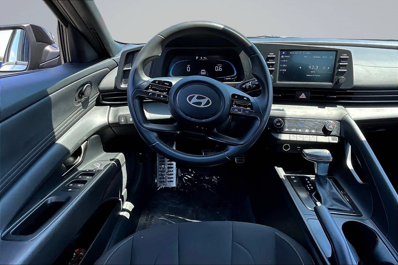 Used 2025 Hyundai Elantra Sport FWD image 9