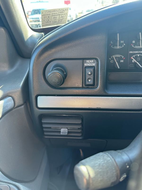 Used 1993 Ford Bronco XLT image 16