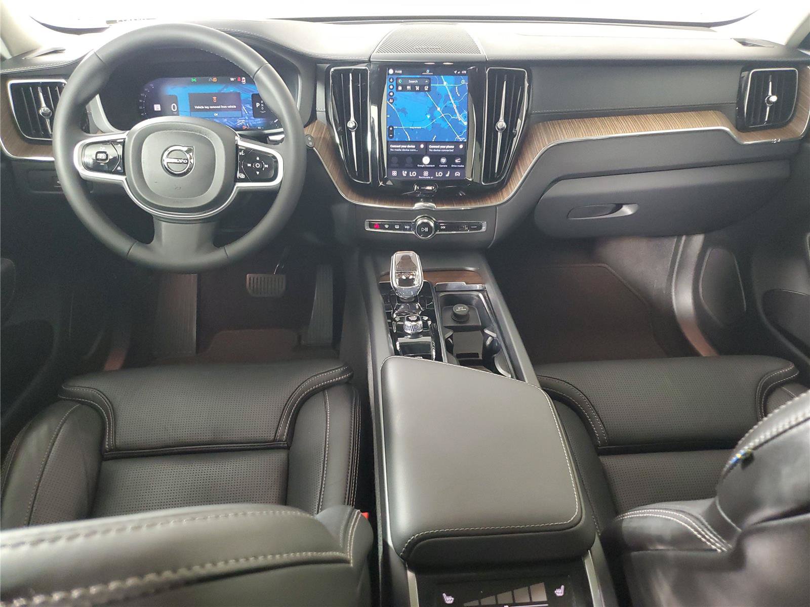 Certified 2023 Volvo XC60 B5 Ultimate w/ Climate Package FWD image 14