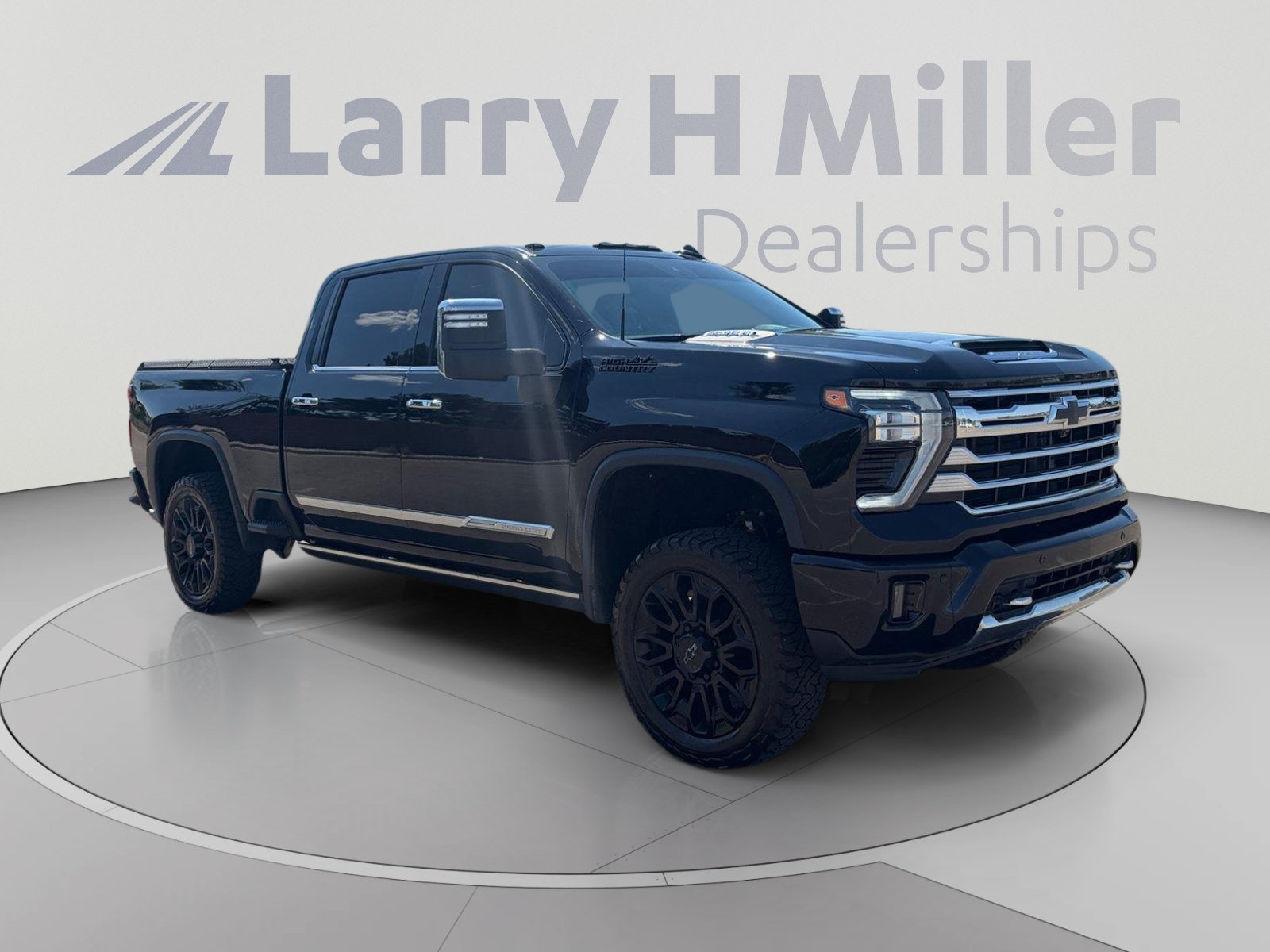 Used 2025 Chevrolet Silverado 2500 High Country w/ High Country Premium Package AWD/4WD image 8