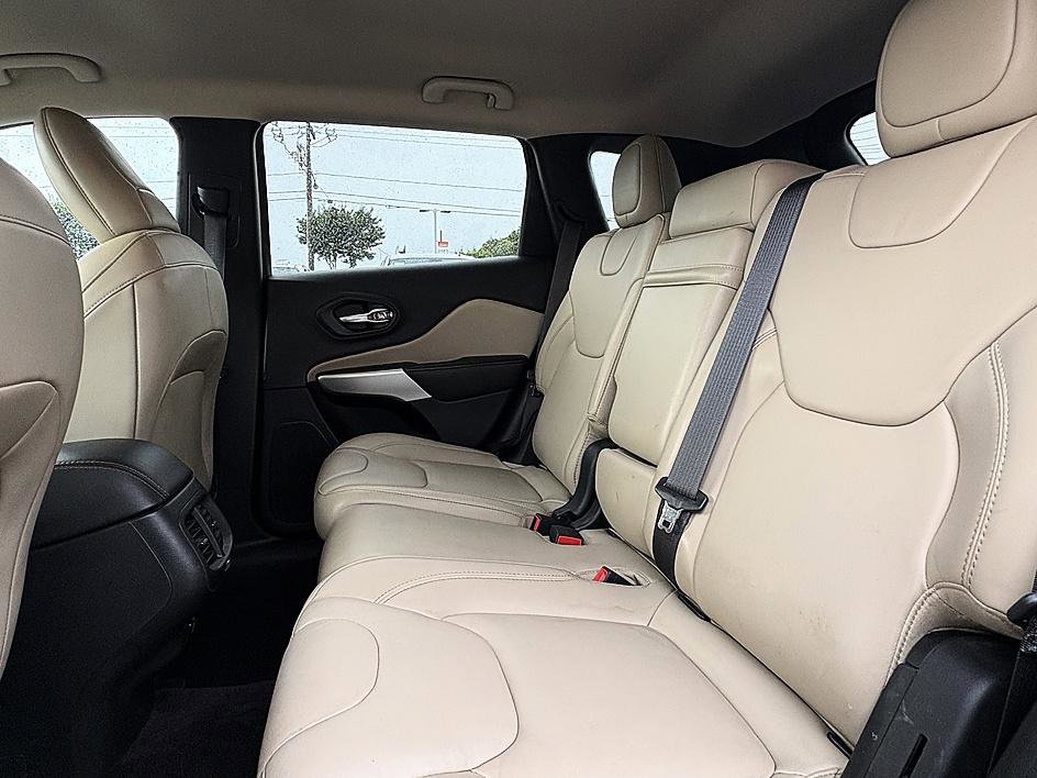 Used 2017 Jeep Cherokee Limited FWD image 9