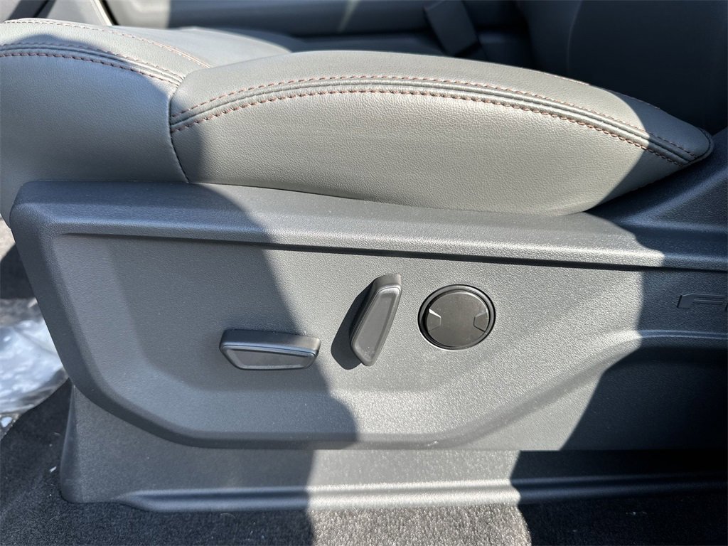 New 2025 Ford Expedition Active image 12