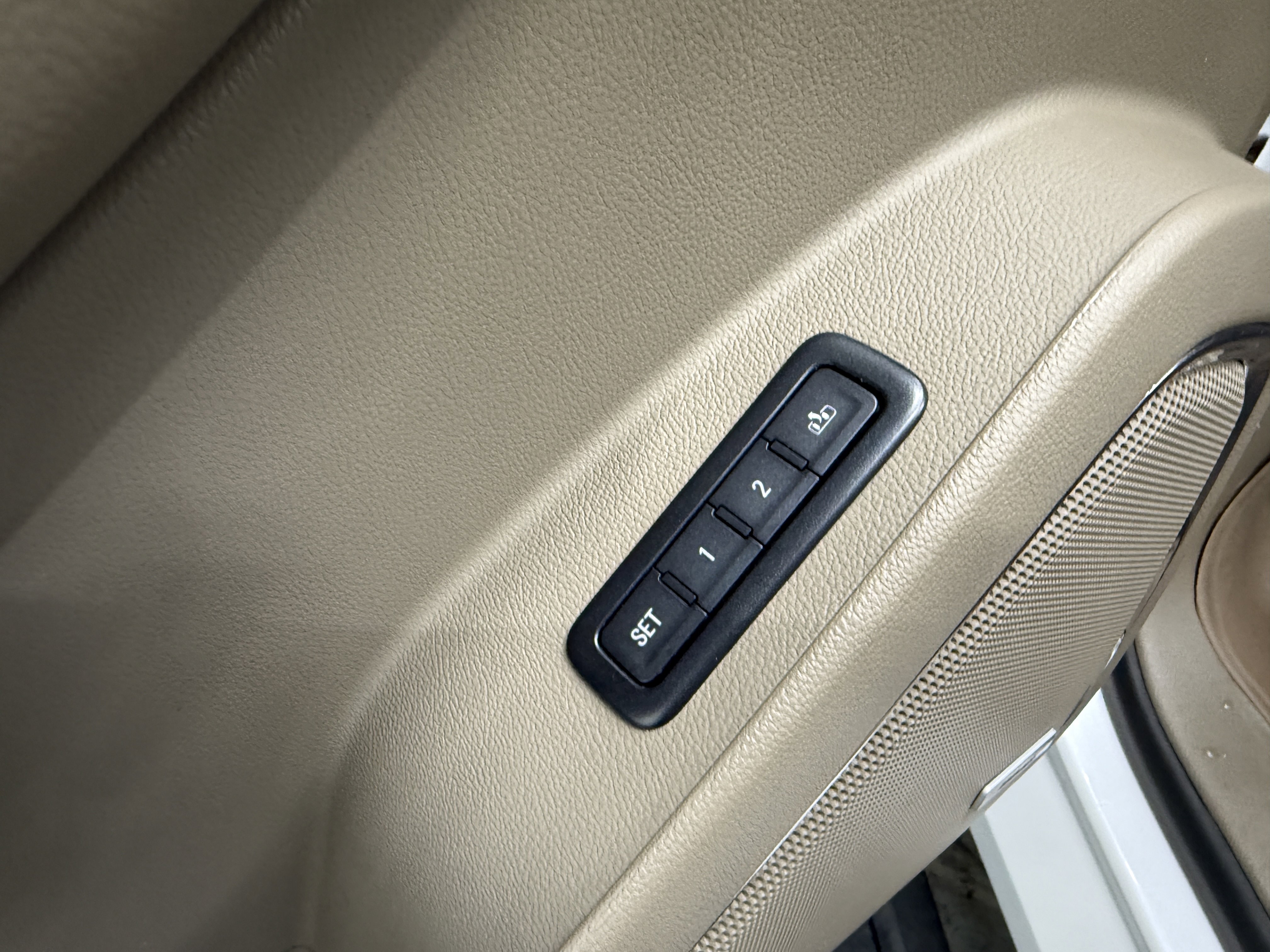 Used 2017 Chevrolet Suburban Premier image 11