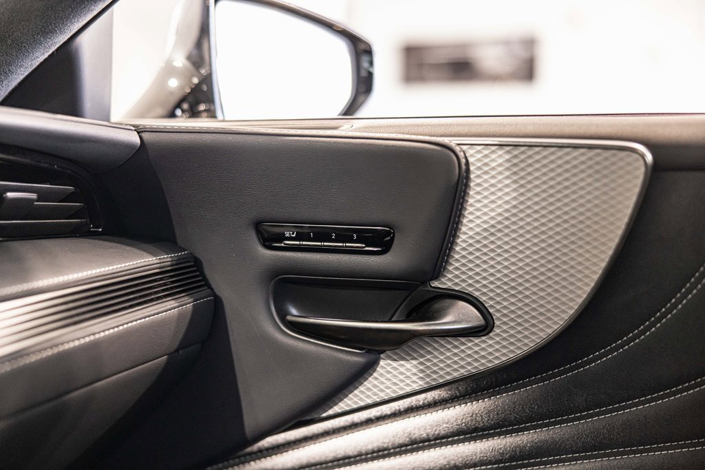 Used 2022 Lexus LS 500 F Sport image 31