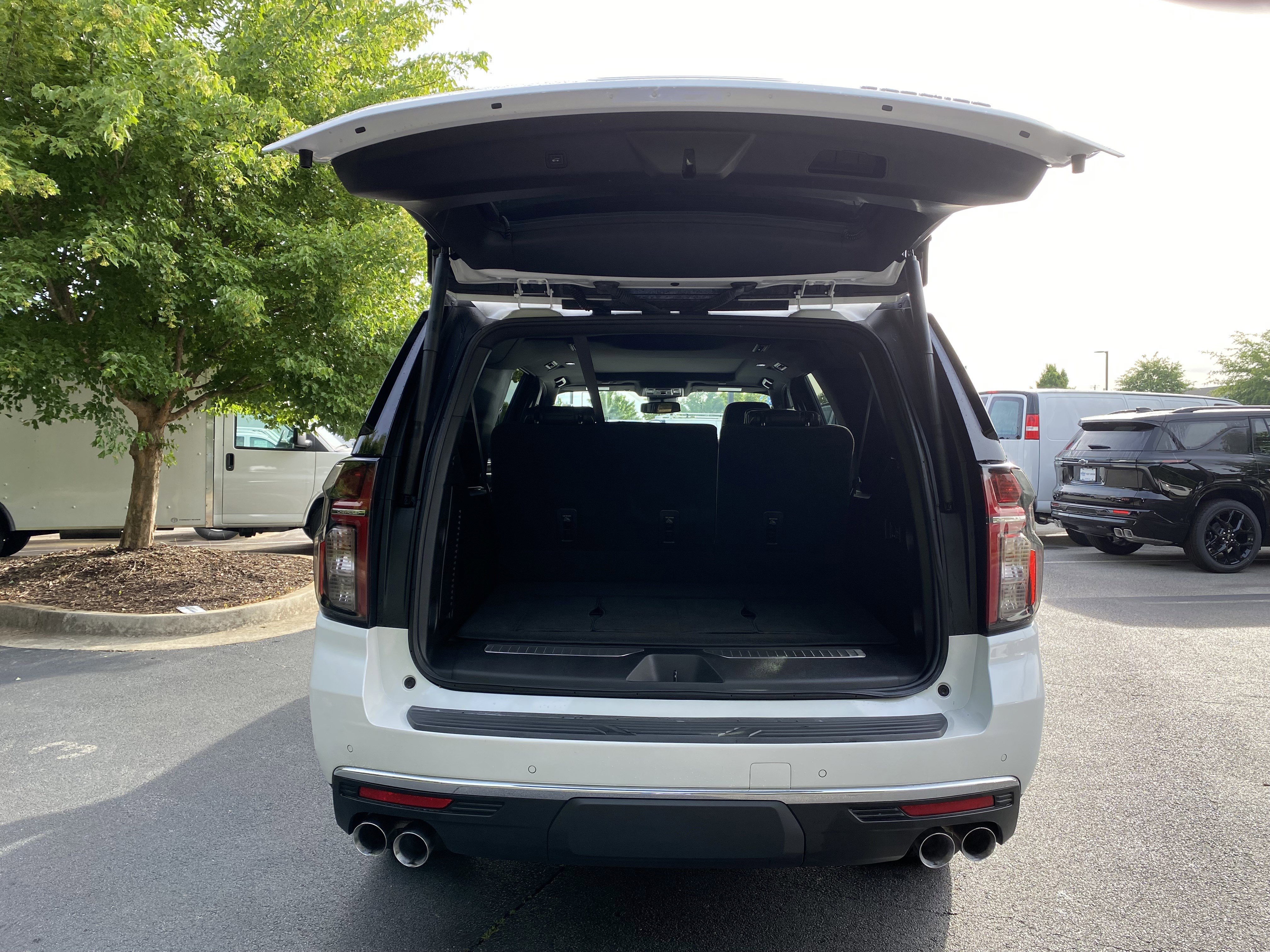 Used 2023 Chevrolet Suburban Premier AWD/4WD image 11
