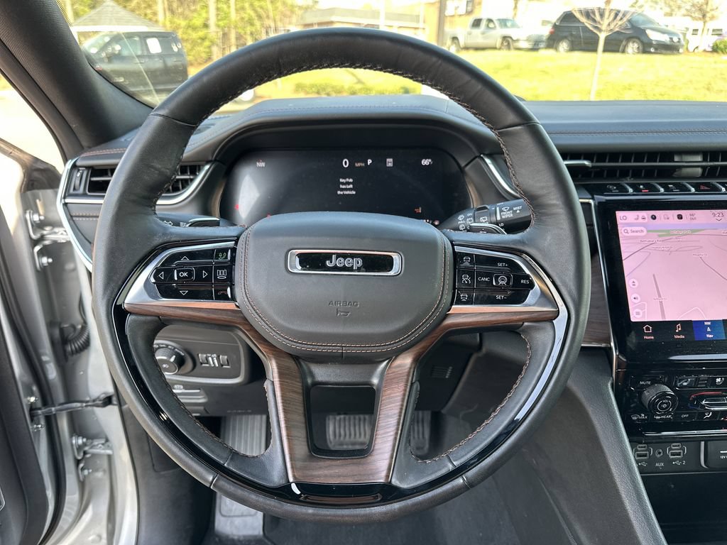 Certified 2025 Jeep Grand Cherokee Summit AWD/4WD image 12
