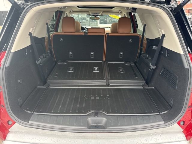 Used 2024 Nissan Pathfinder Platinum w/ Black Appearance Package image 36