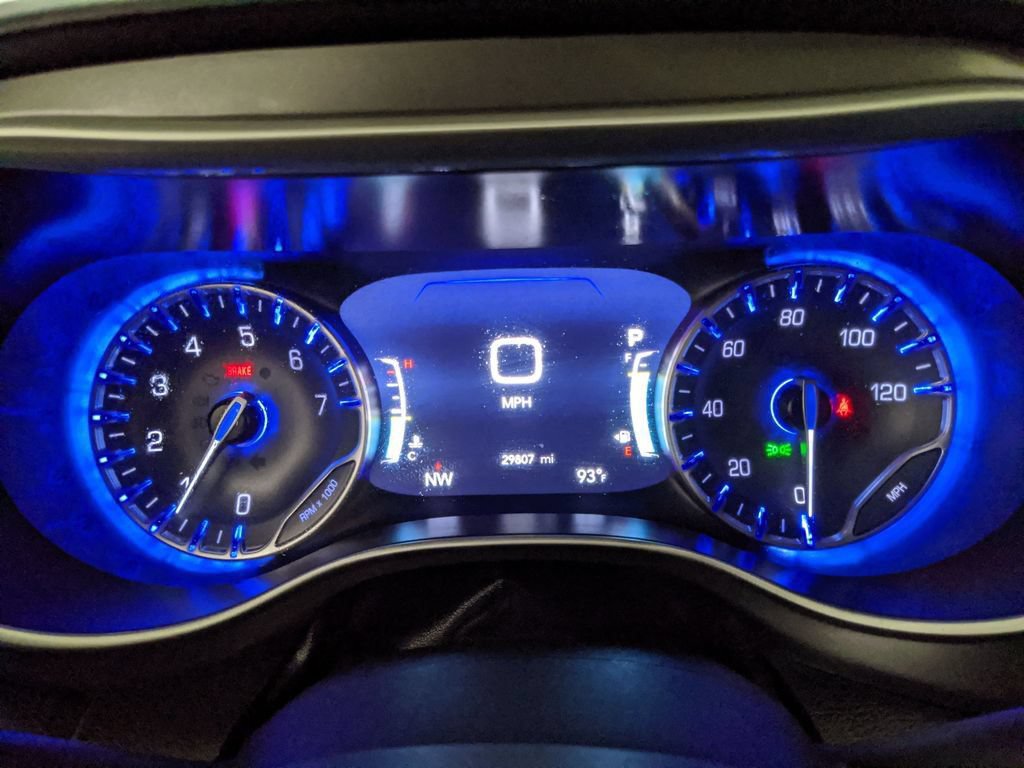 Used 2024 Chrysler Pacifica Touring-L FWD image 13