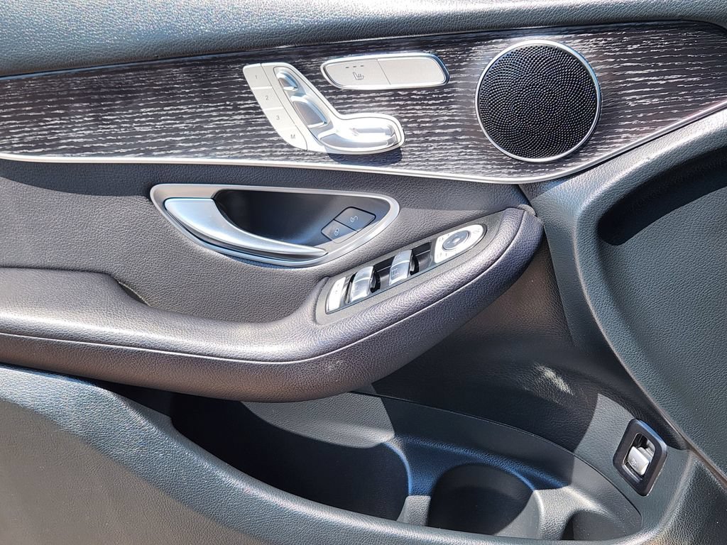 Used 2021 Mercedes-Benz GLC 300 4MATIC image 13