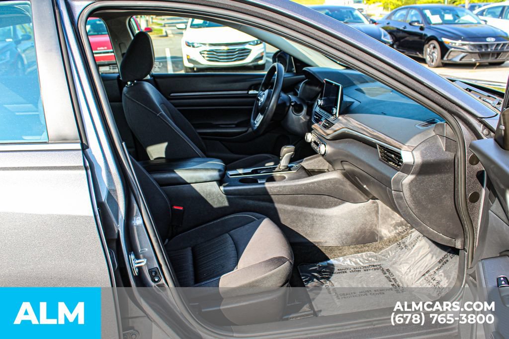 Used 2025 Nissan Altima 2.5 SV FWD image 19
