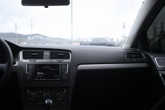 Used 2016 Volkswagen e-Golf SE image 12