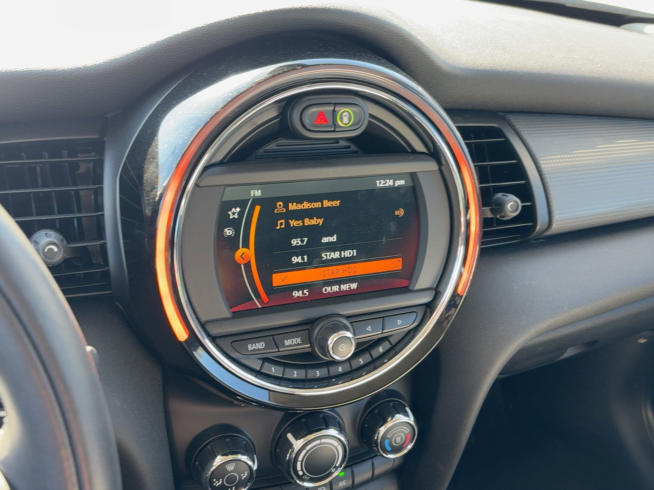 Used 2021 MINI Cooper 2-Door Hardtop image 22