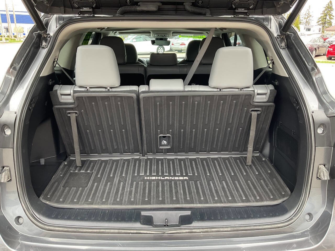 Used 2021 Toyota Highlander XLE AWD/4WD image 44