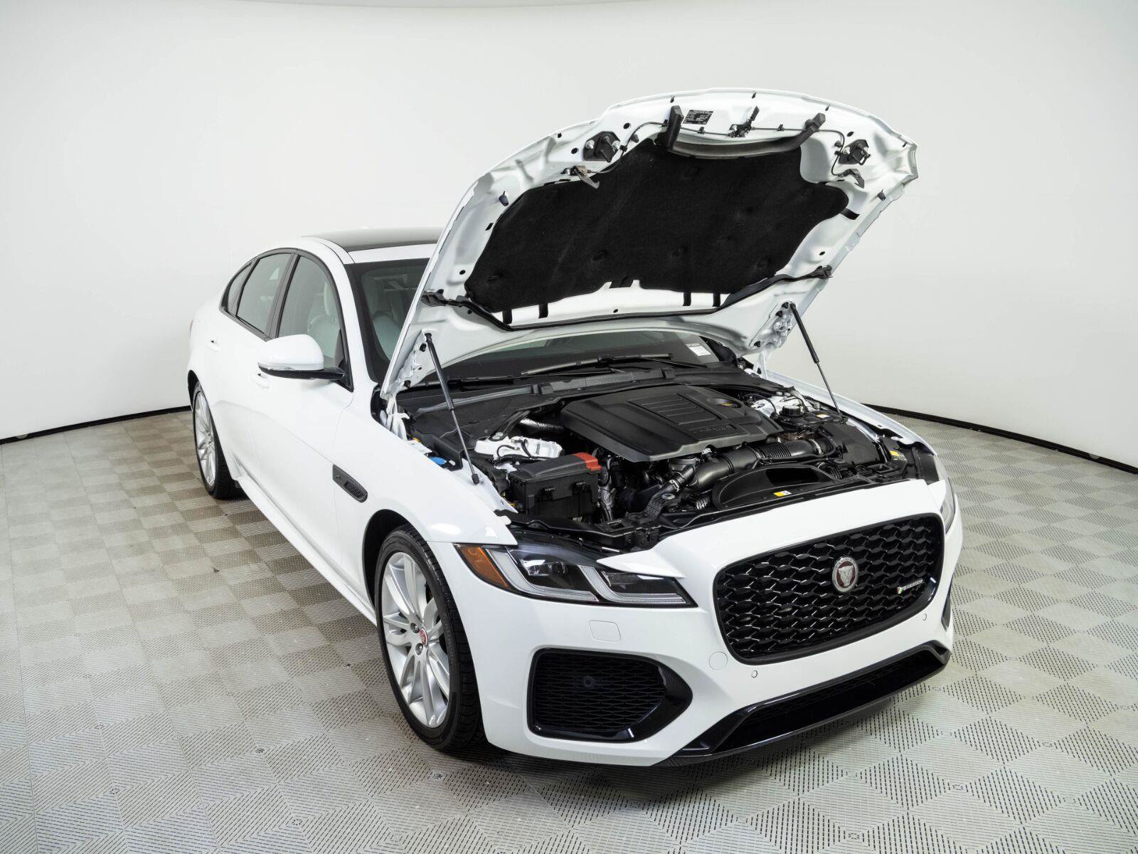 Used 2022 Jaguar XF R-Dynamic SE AWD/4WD image 33