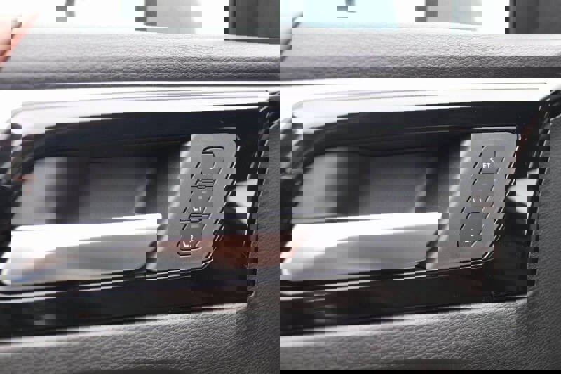 New 2025 Mitsubishi Outlander SEL image 24