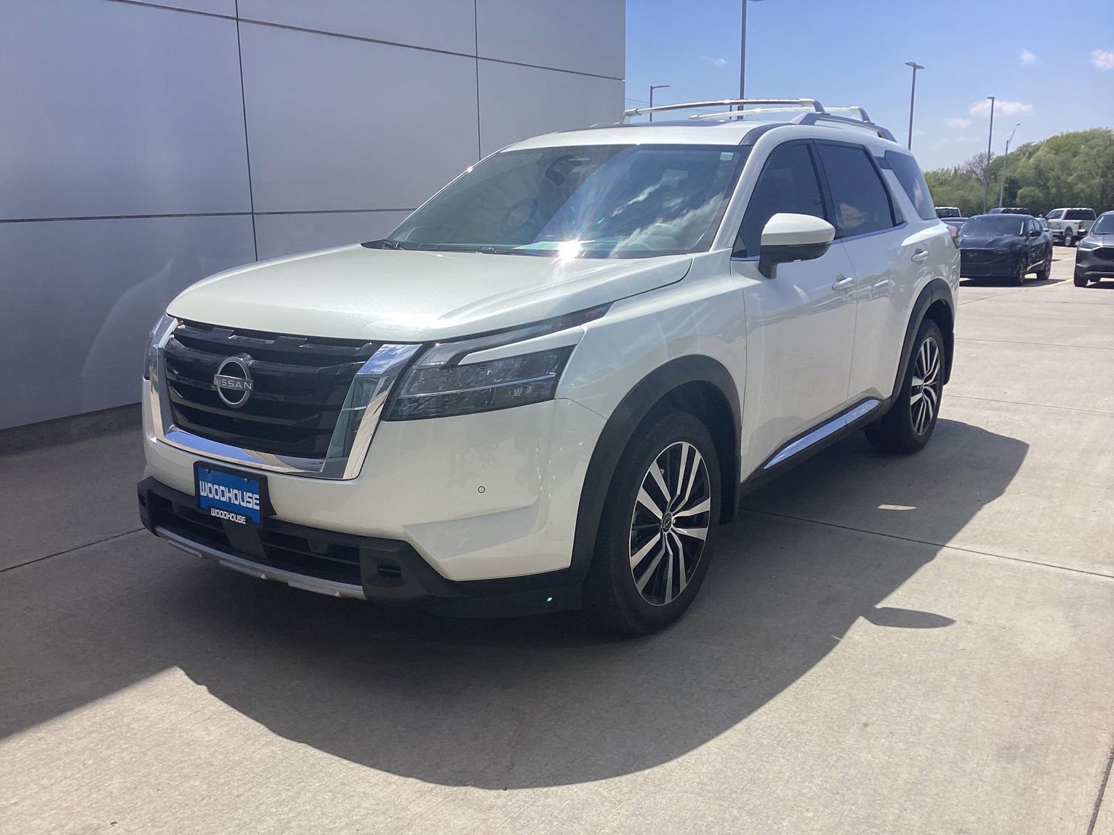 Used 2024 Nissan Pathfinder Platinum w/ Cargo Package AWD/4WD image 1
