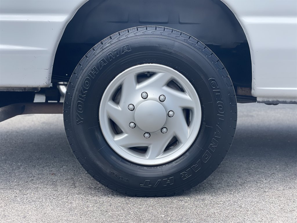 Used 2009 Ford E-250 and Econoline 250 Extended RWD image 29