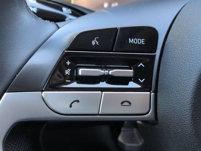 Used 2022 Hyundai Elantra Limited w/ Preferred Accessory Package FWD image 25