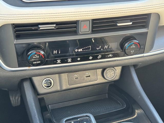 Used 2023 Nissan Rogue SV image 28