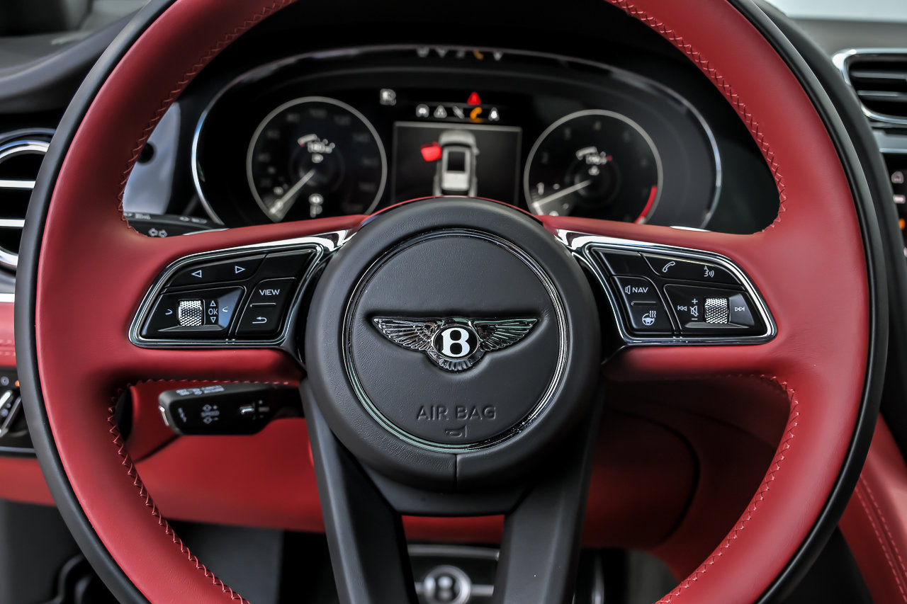 Used 2022 Bentley Bentayga AWD/4WD image 41