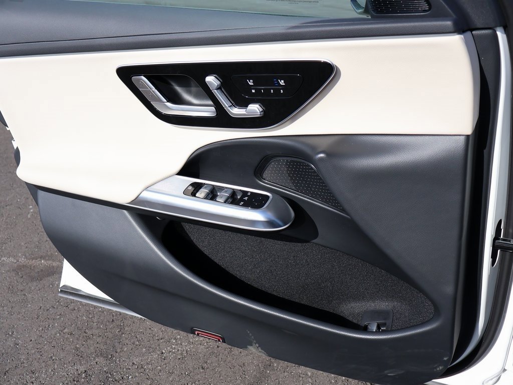 Used 2025 Mercedes-Benz E 350 4MATIC Sedan image 38