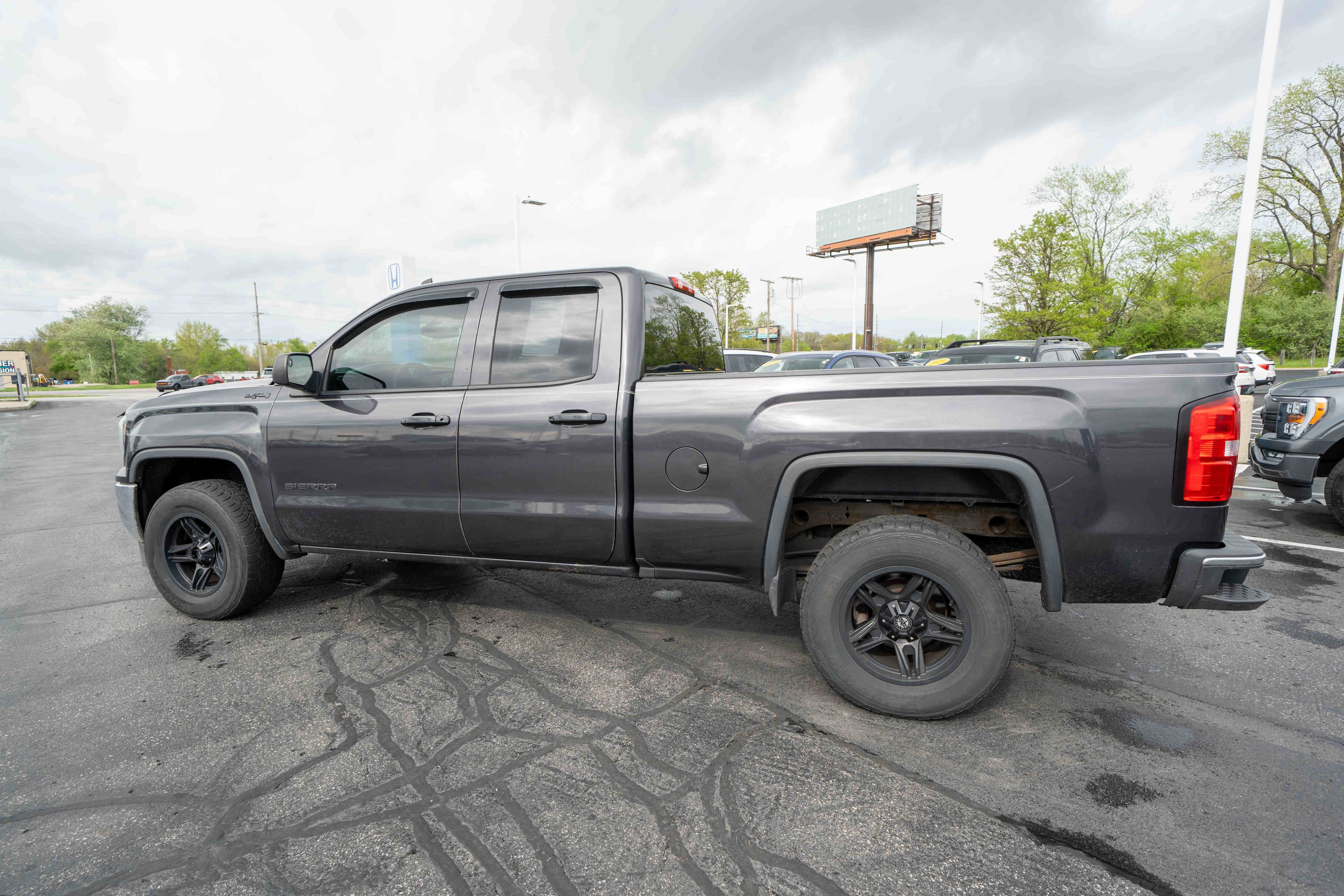 Used 2016 GMC Sierra 1500 4x4 Double Cab w/ Sierra Convenience Package image 4