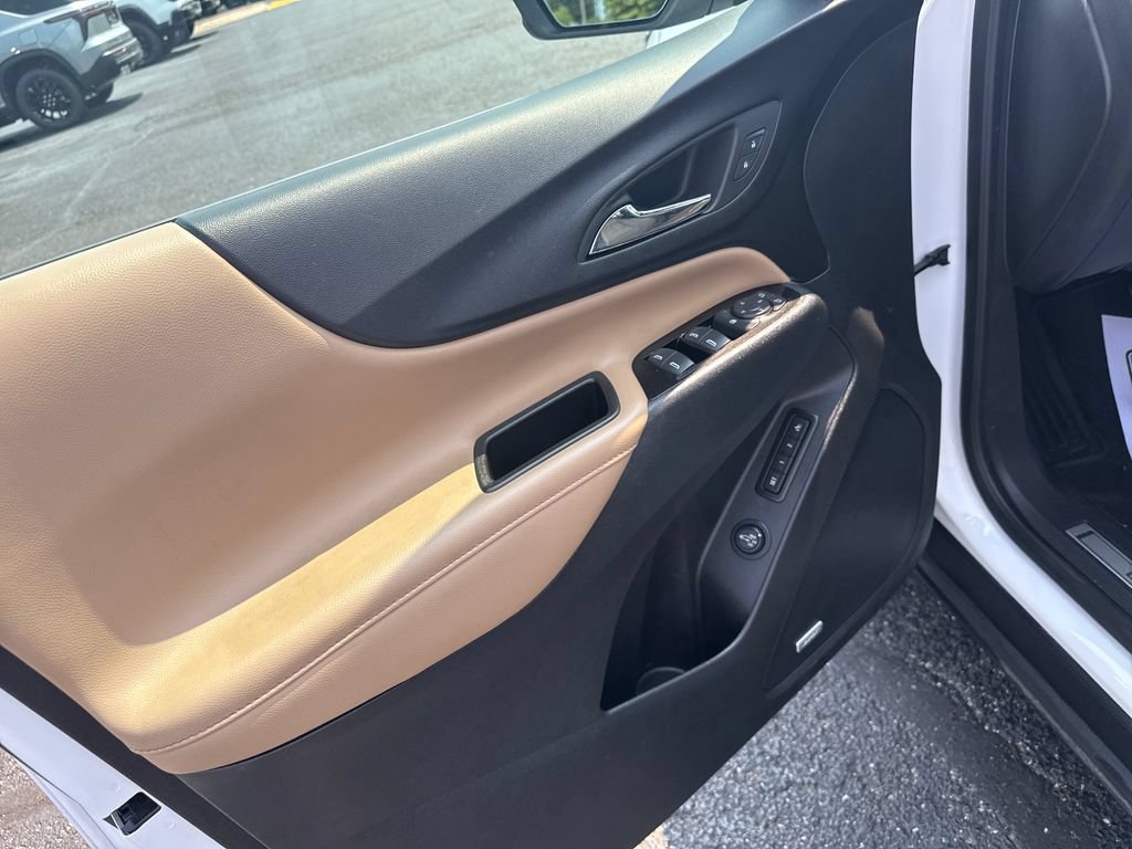 Used 2023 Chevrolet Equinox Premier AWD/4WD image 14