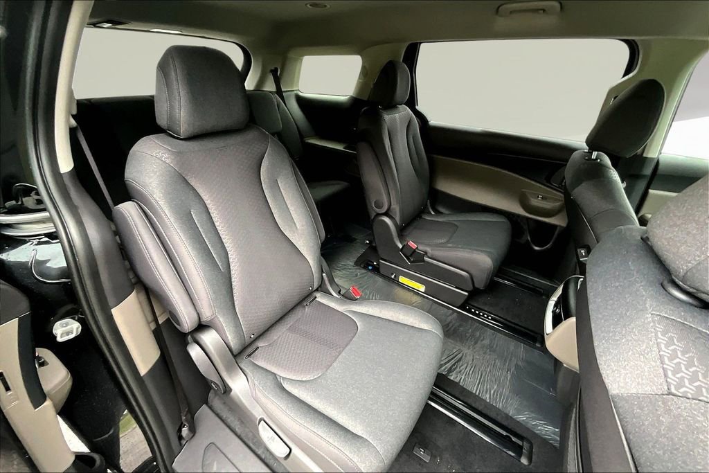 New 2026 Kia Carnival LX FWD image 9
