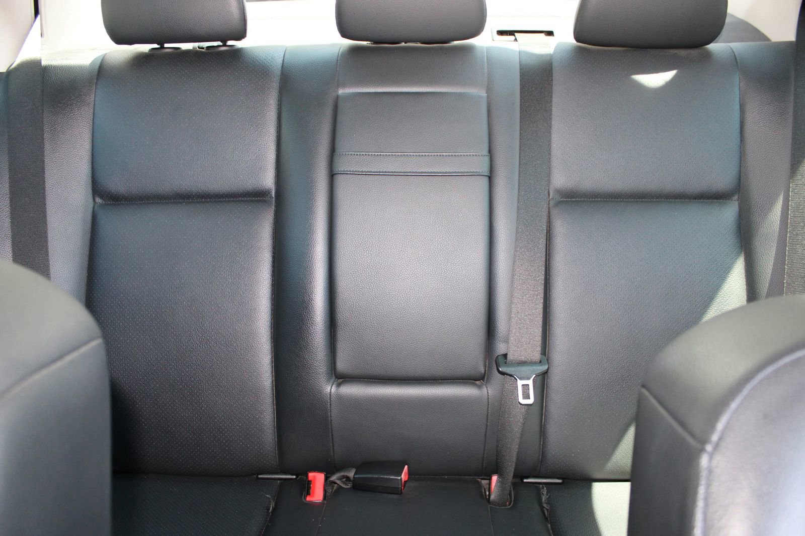 Used 2010 Mercedes-Benz C 300 Sedan image 11