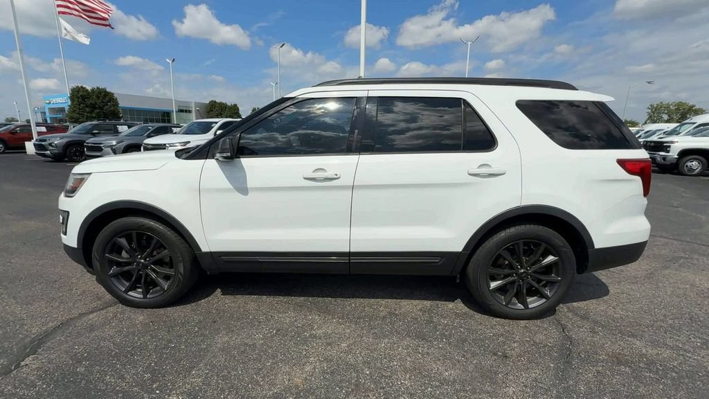 Used 2017 Ford Explorer XLT w/ Equipment Group 202A FWD image 5