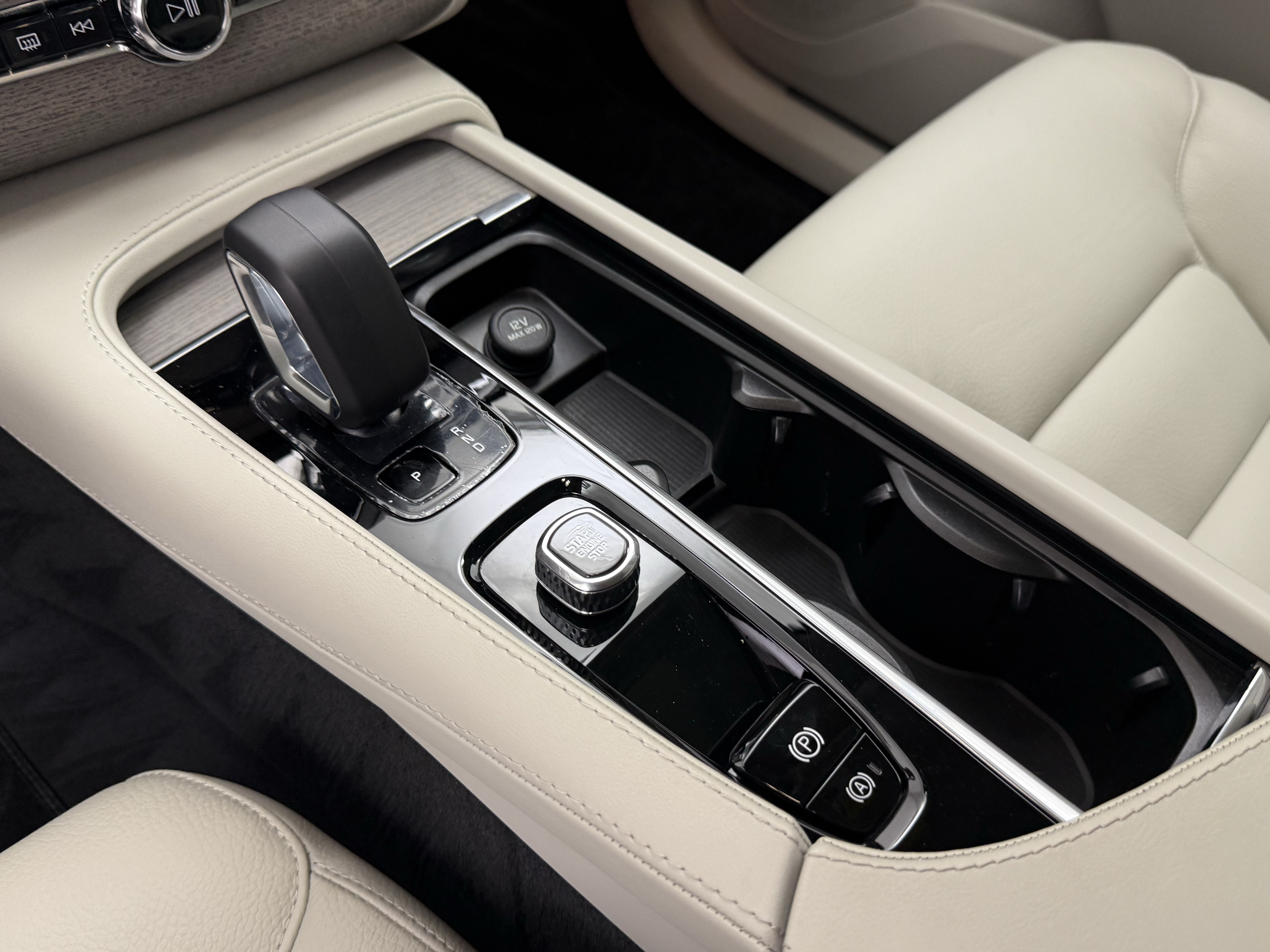 Certified 2025 Volvo XC90 B5 Plus w/ Protection Package Premier AWD/4WD image 20