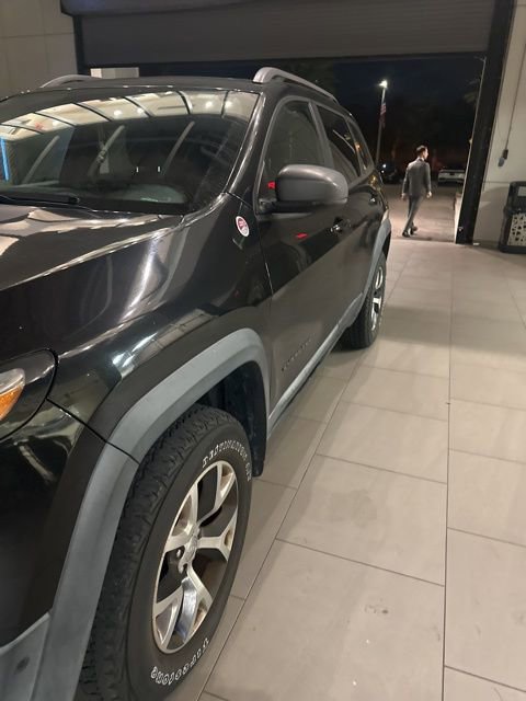 Used 2015 Jeep Cherokee Trailhawk image 2