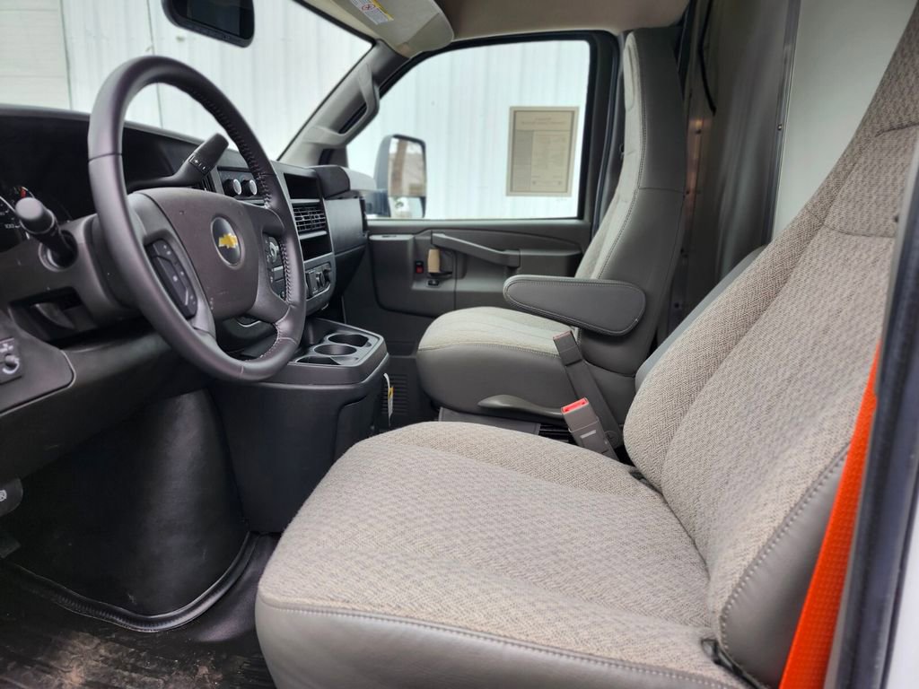 Used 2022 Chevrolet Express 3500 w/ Power Convenience Package image 10